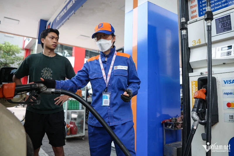 Giá xăng trong nước được điều chỉnh tăng từ ngày 8/10.