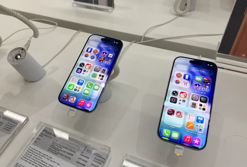 iPhone đời cũ giảm giá, máy qua sử dụng rẻ hơn