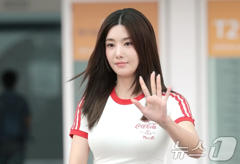 Nữ ca sĩ Kwon Eun Bi hủy sự kiện sau tai nạn