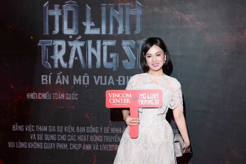 ‘Nữ ca sĩ tỉ phú’ Hà Phương nhận được sự quan tâm từ khách mời và truyền thông.