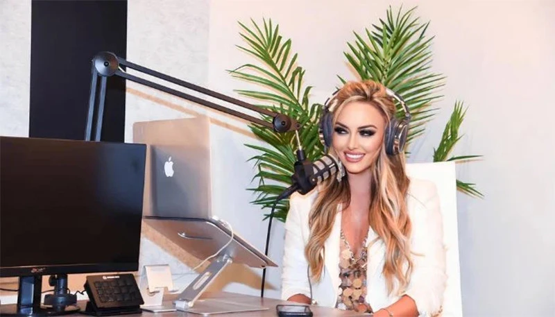 Nữ MC  Jennifer Eckhart tự tử