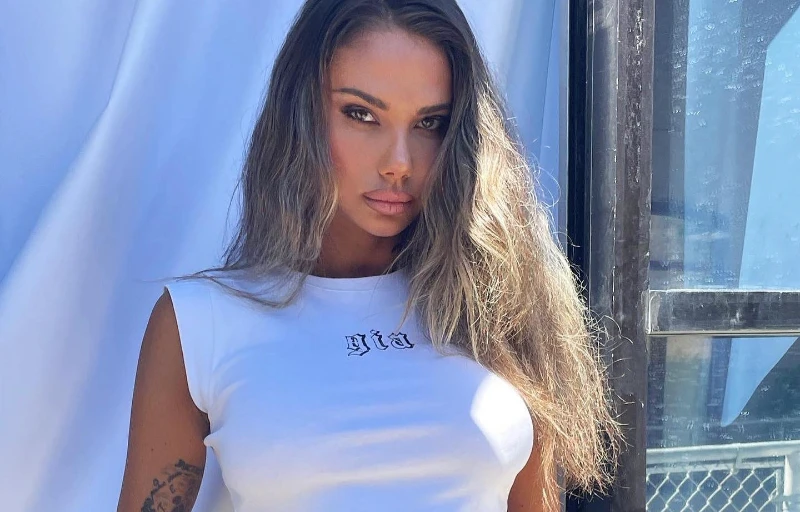 Nữ người mẫu Sahara Ray qua đời đột ngột