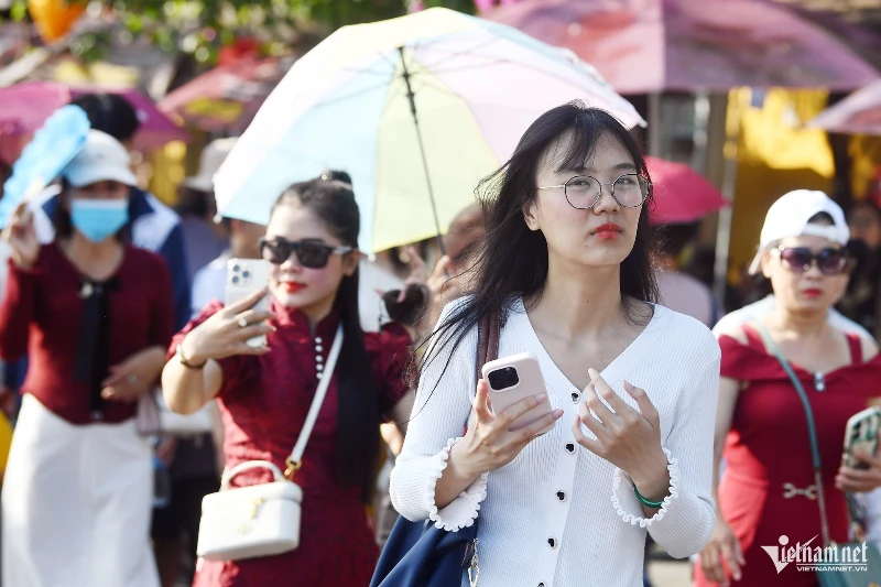 Thời tiết Hà Nội nắng nóng giữa mùa thu