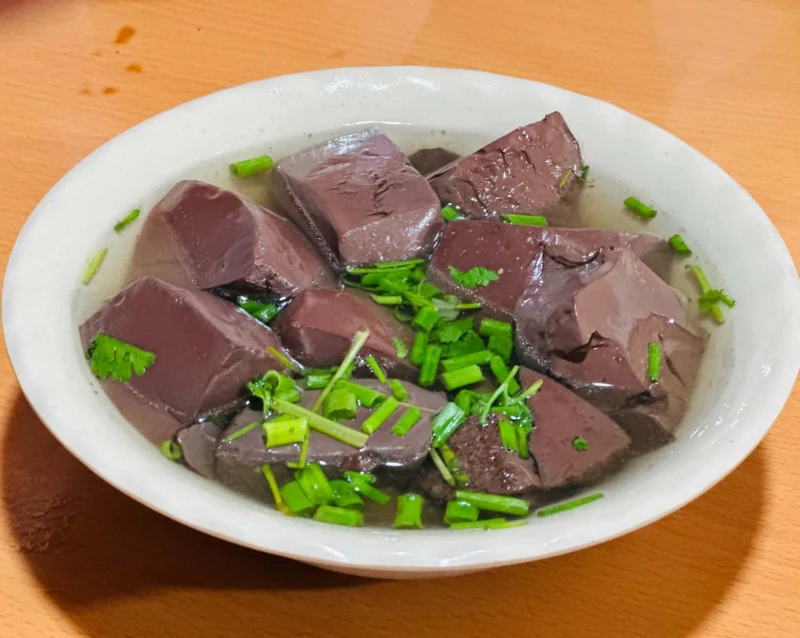 Tiết lợn chứa sắt heme, tốt cho máu nhưng không nên ăn quá nhiều