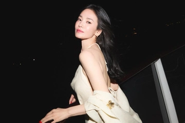 Song Hye Kyo khoe nhan sắc quyến rũ ở tuổi 45.