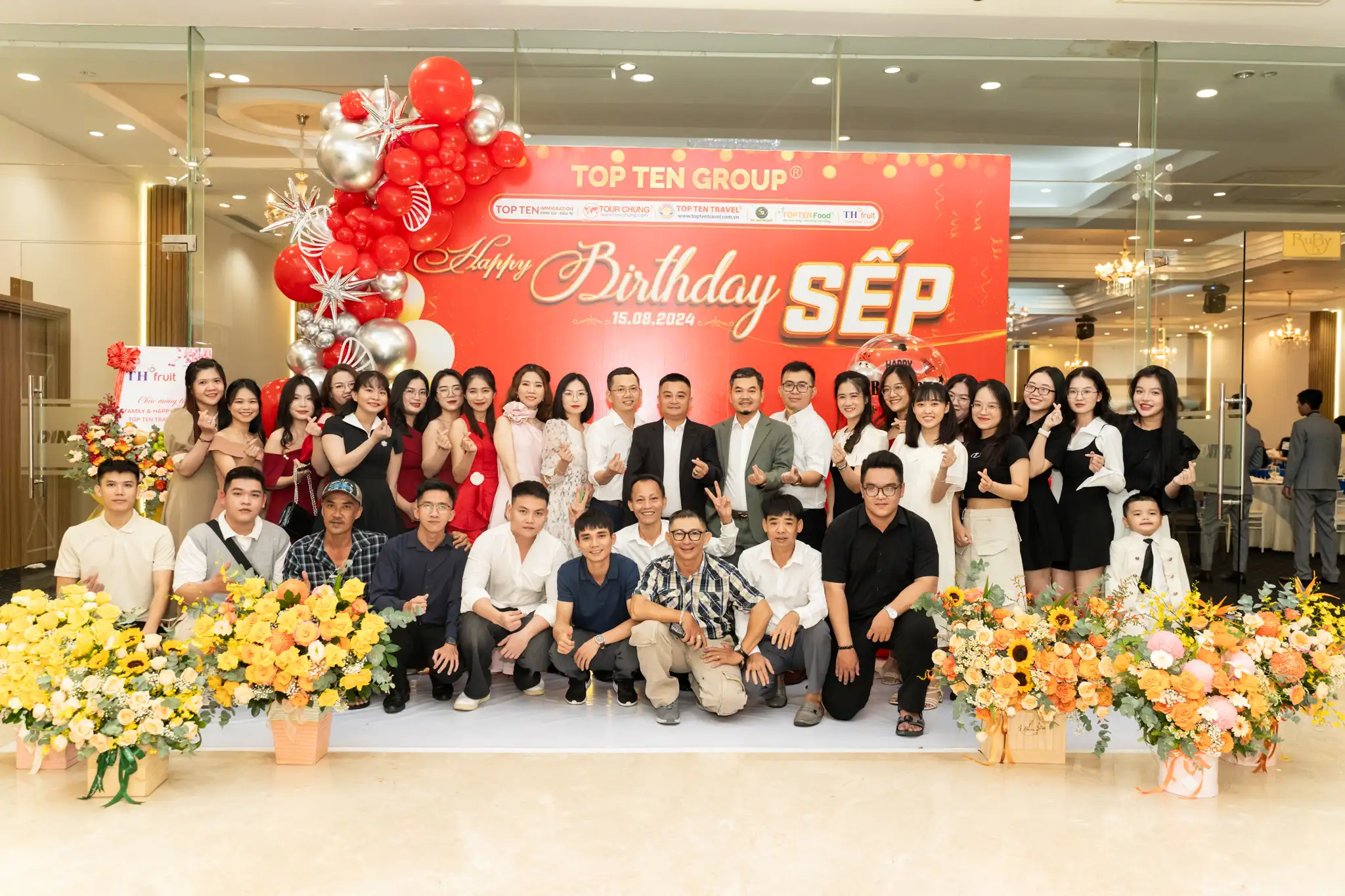 Tập thể Top Ten Group cùng “FAMILY DAY & HAPPY BIRTHDAY SẾP”