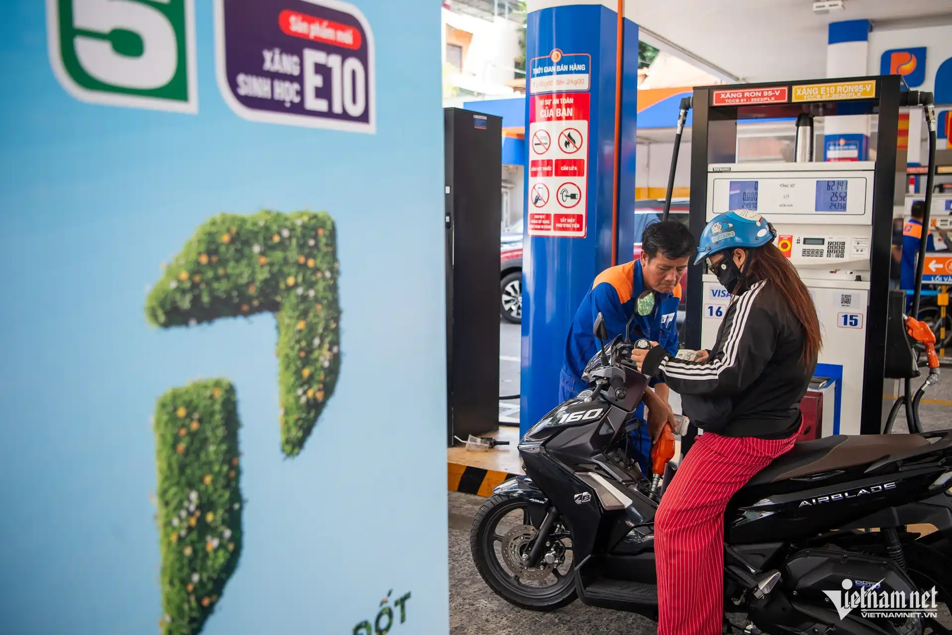 Xăng E10 đang được bán tại nhiều cửa hàng xăng dầu