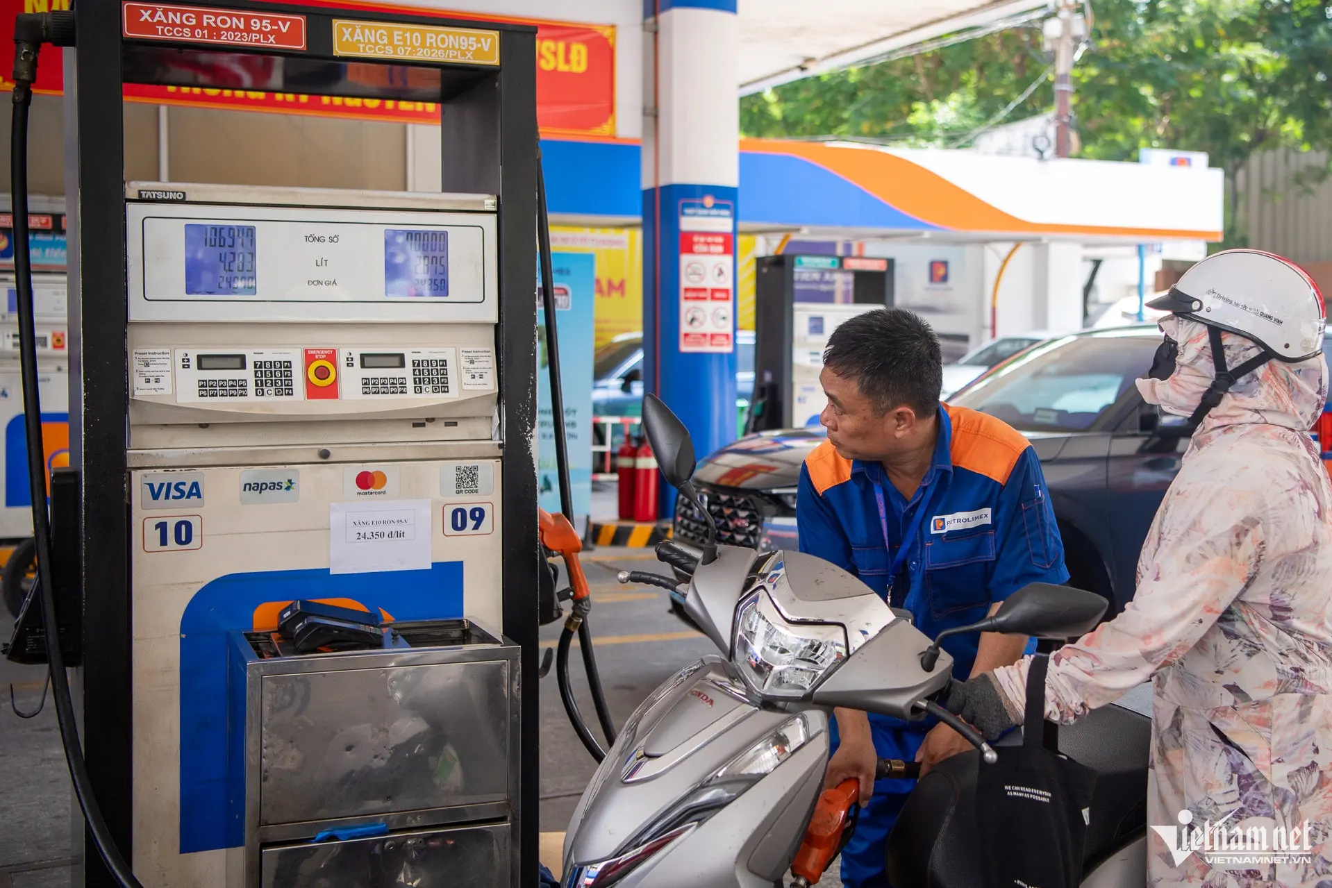 Xăng E10 đang được bán tại nhiều cửa hàng xăng dầu trên toàn quốc