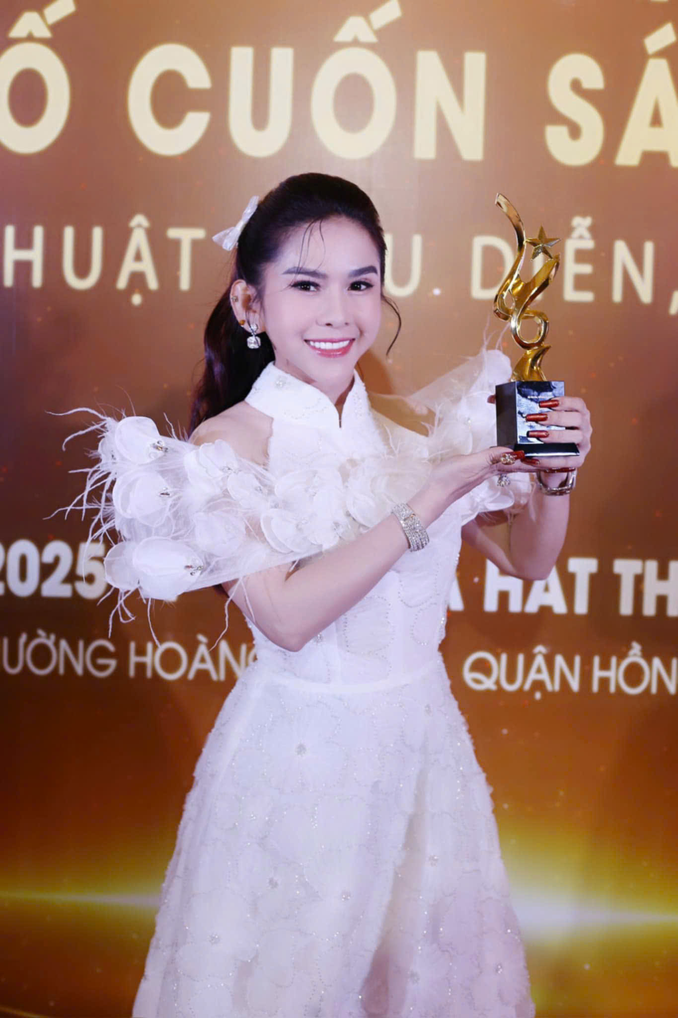 Gương mặt nghệ sĩ tiêu biểu ngành nghệ thuật 2024 gọi tên Bình Tinh-632-1