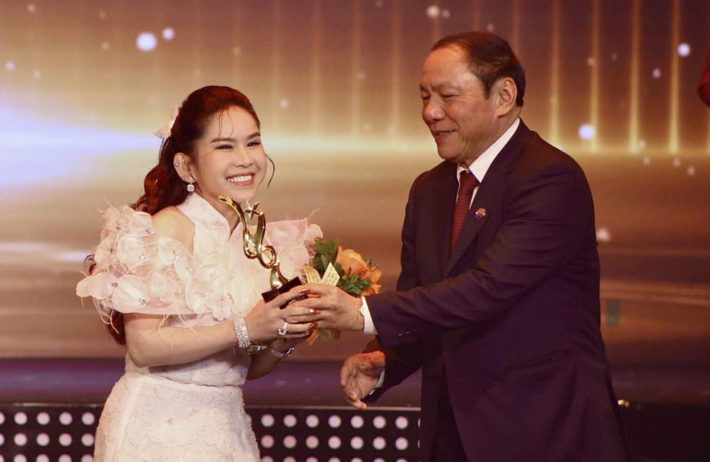 Gương mặt nghệ sĩ tiêu biểu ngành nghệ thuật 2024 gọi tên Bình Tinh-632-1
