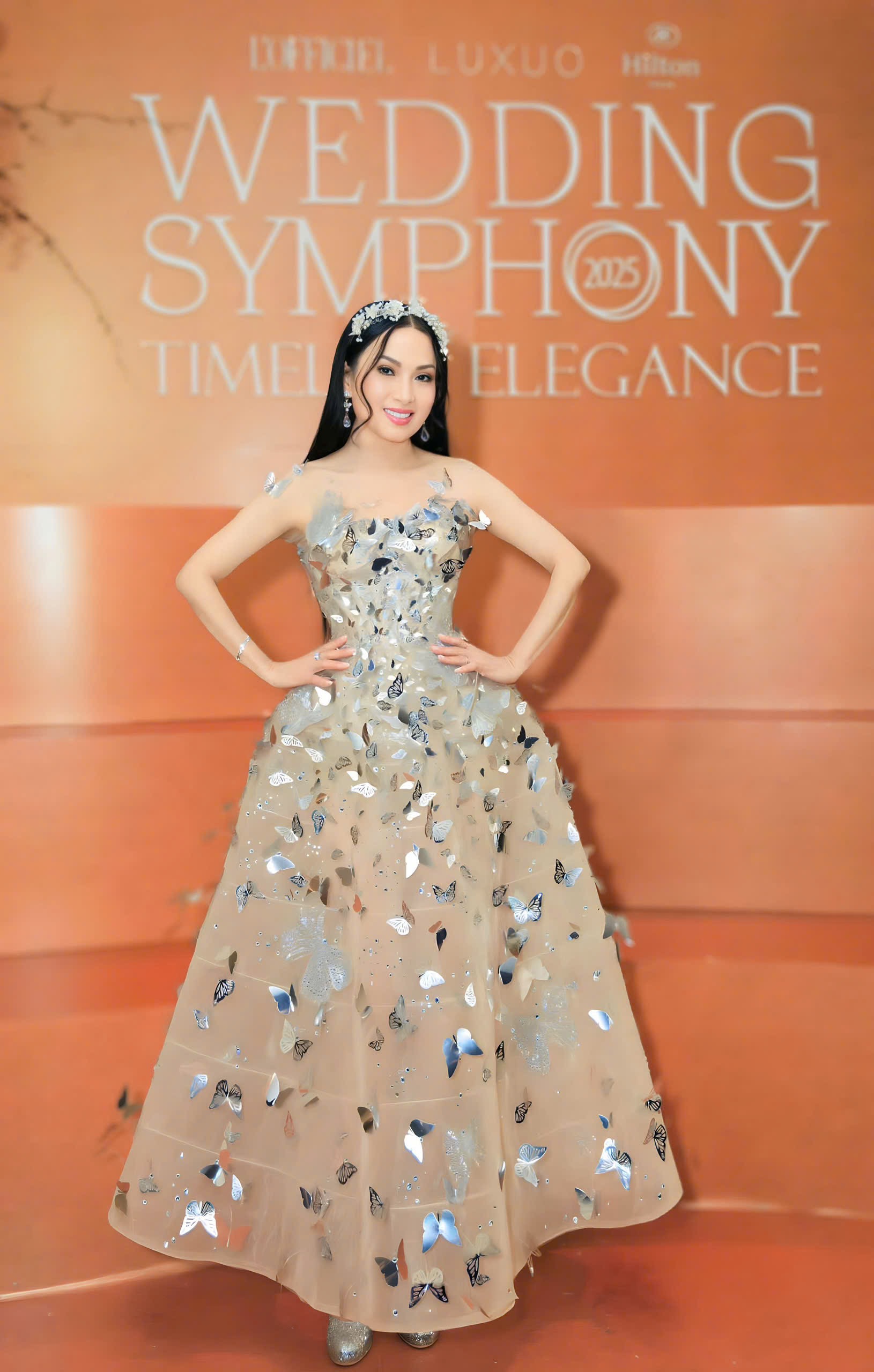 Ca sĩ Hà Phương và Minh Tuyết rạng rỡ dự show Wedding Symphony 2025-2047-1