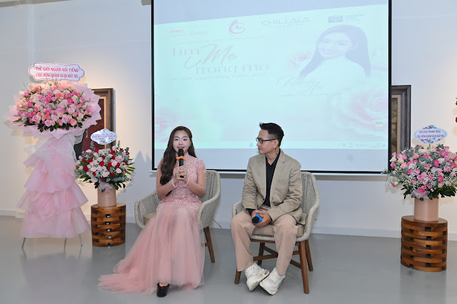 Ca sĩ Khánh An nghẹn ngào khi hát live Tìm Mẹ trong mơ tại buổi ra mắt-2045-1