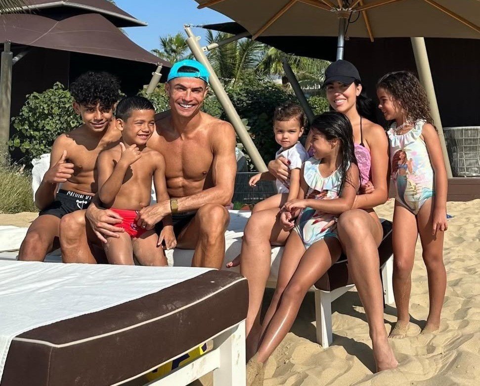 C. Ronaldo mất gần 10 năm để cầu hôn Georgina Rodriguez-2036-1