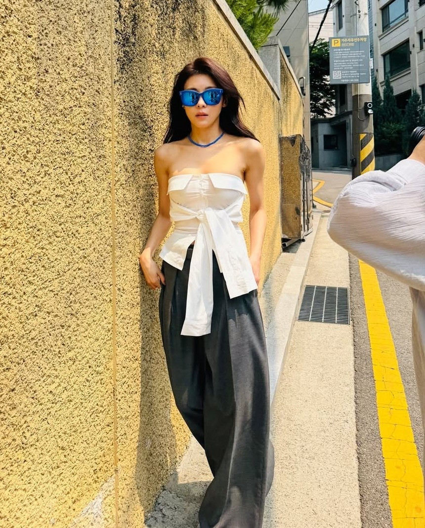 Ngoại hình gầy gò đáng sợ của Ha Ji Won.-2004-1