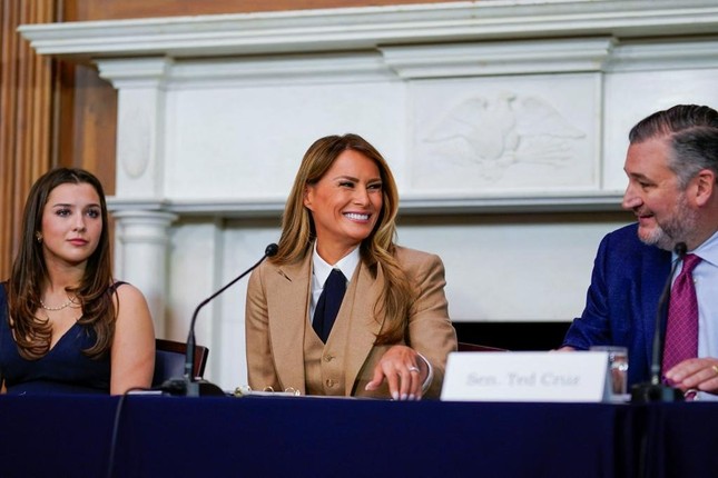Melania Trump diện vest, phát biểu quyền lực trước Quốc hội Mỹ-1694-2