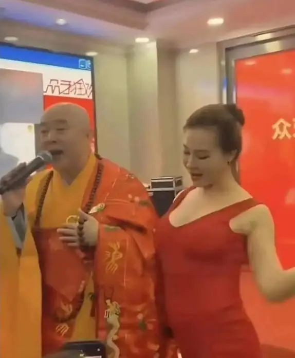 Diễn viên đóng Đường Tăng biểu diễn văn nghệ gây phản cảm-631-1