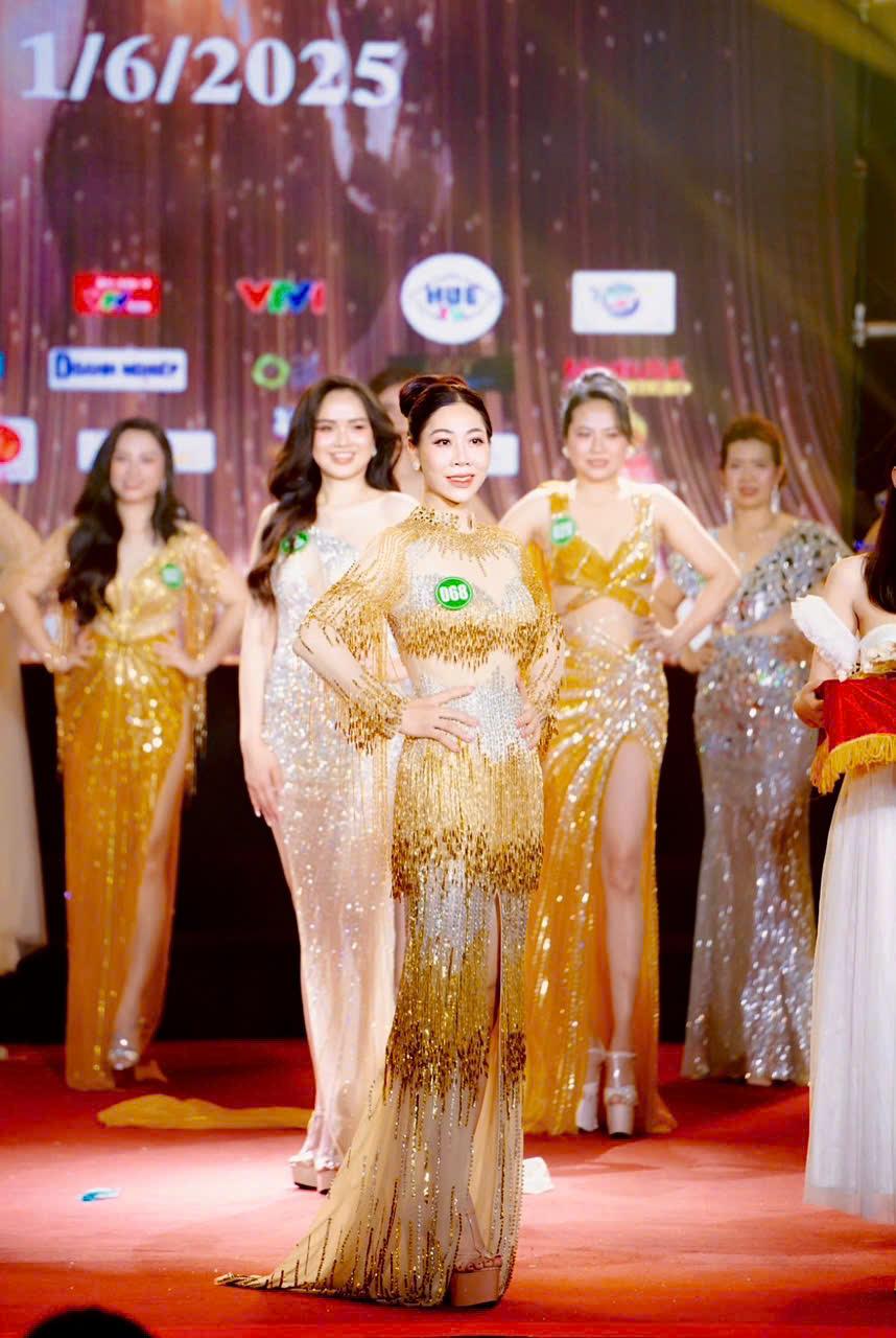 Nam Vương Lai Thai gây chú ý khi ngưỡng mộ Ngưỡng Mộ Hoa Hậu Lại Thị Thu Hà-1888-1