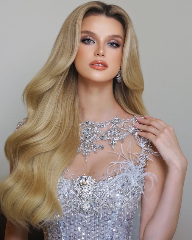 Hoa hậu Thế giới 2023 Krystyna Pyszková được bình chọn là Hoa hậu đẹp nhất thế giới 2024.-1877-1