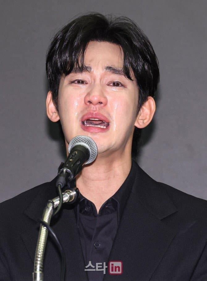 Kim Soo Hyun xin lỗi, vì sao Trần Quán Hy bỗng gây sốt trở lại?-1750-3