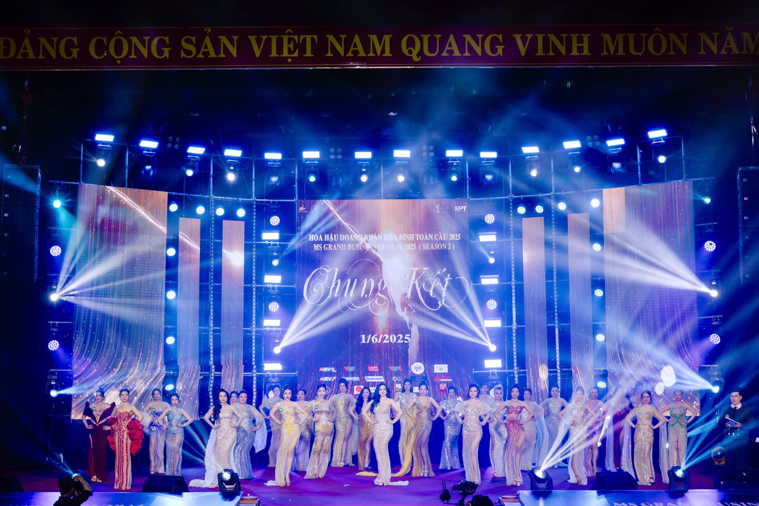 Lại Thị Thu Hà xuất sắc đoạt vương miện Hoa hậu Doanh nhân-1883-1