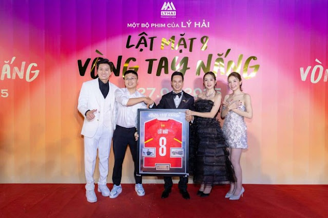 Lật mặt 8: Vòng tay nắng ra mắt với sự ủng hộ của khán giả-1800-1