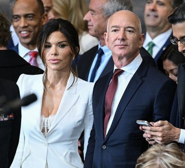 Lauren Sanchez mặc phản cảm-639-1