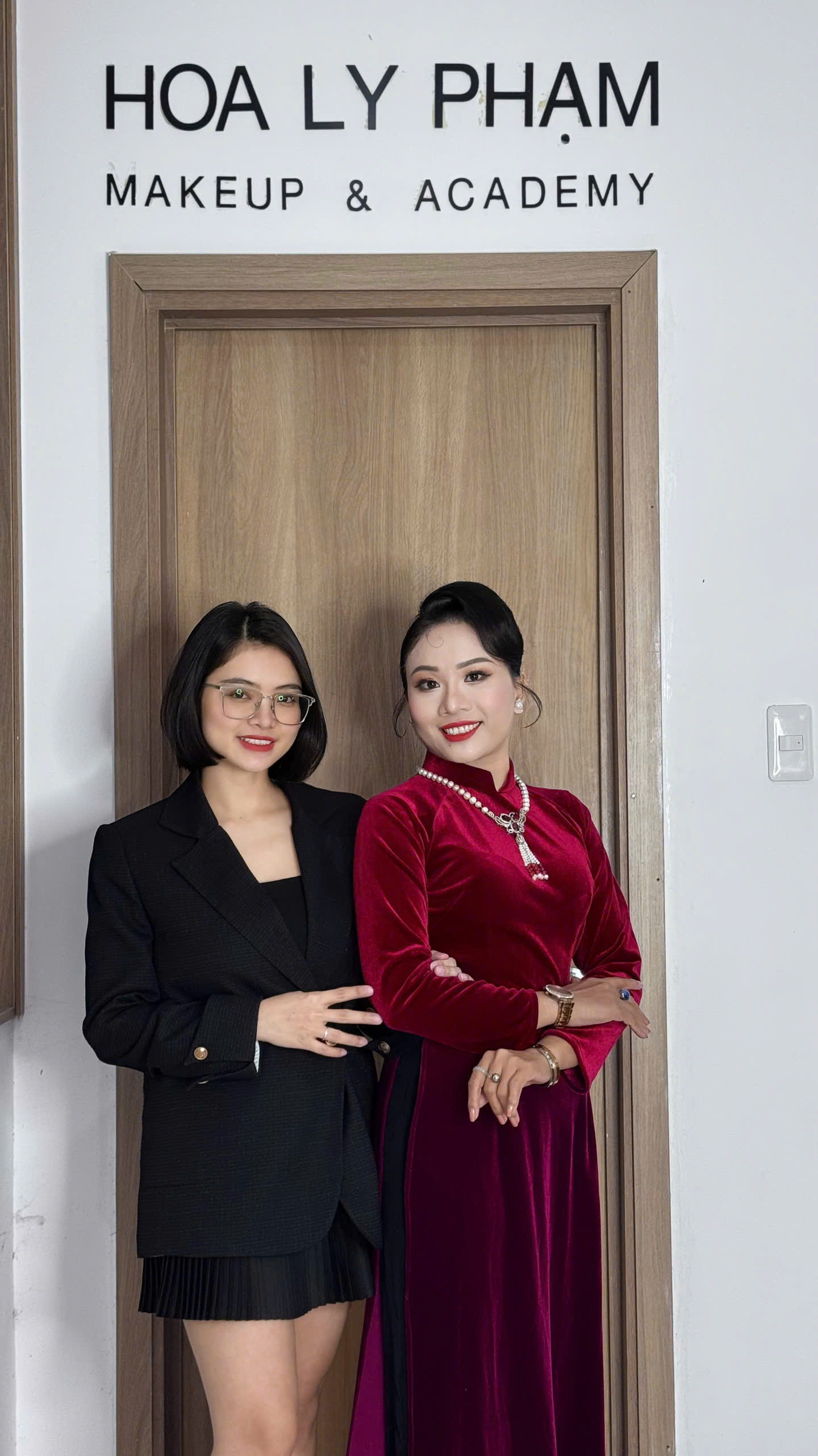 Lễ 8/3 - CEO Lê Phạm khoe ảnh chinh phục cột cờ Lũng Cú-1701-1