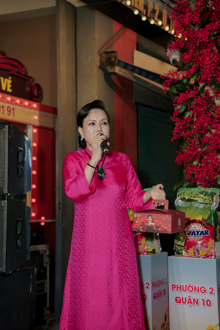 Vợ chồng Việt Hương - Hoài Phương làm việc nhiều ý nghĩa dịp cuối năm-642-1