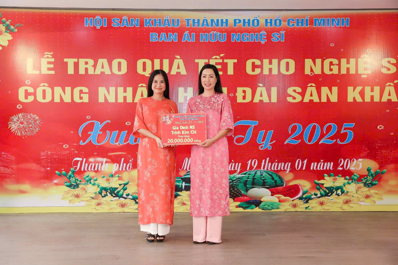 NSND Trịnh Kim Chi giúp người nghèo cận Tết Nguyên Đán 2025-638-1