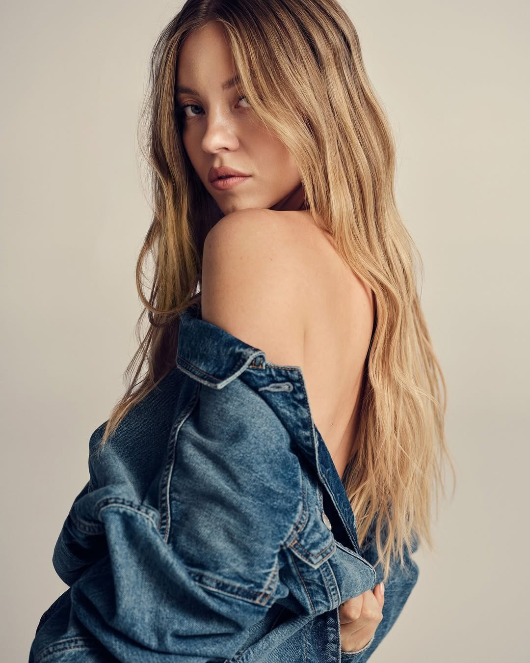Lời khen của ông Trump và tác động do Sydney Sweeney-2050-2