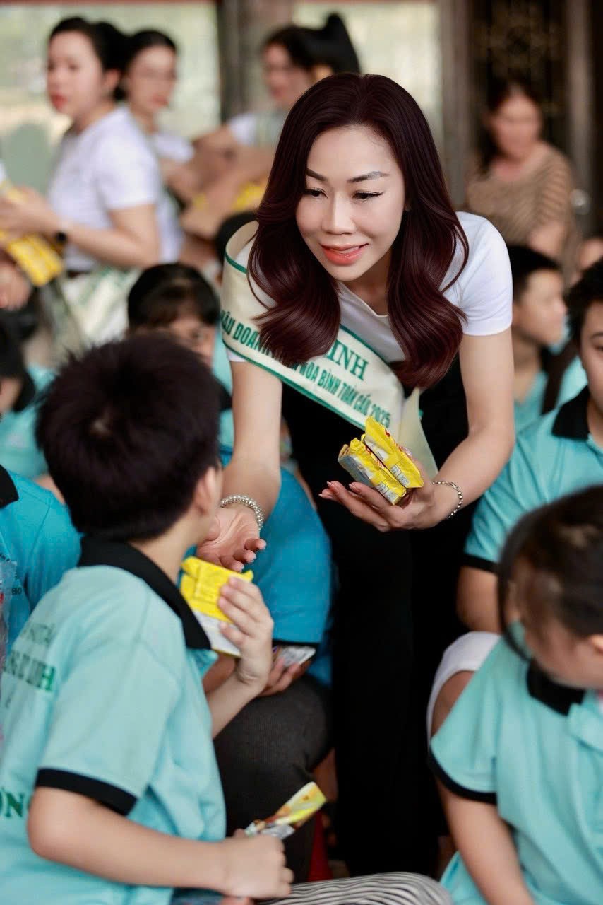 Tân Hoa hậu Lại Thị Thu Hà làm việc ý nghĩa tại Trung tâm Bảo trợ Trẻ em Khuyết tật Chùa Long Thọ-1898-1