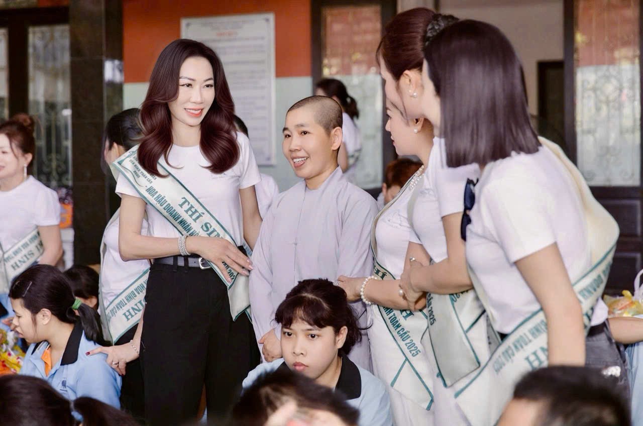 Tân Hoa hậu Lại Thị Thu Hà làm việc ý nghĩa tại Trung tâm Bảo trợ Trẻ em Khuyết tật Chùa Long Thọ-1898-1