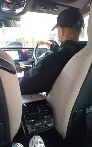 Thẩm Chấn Hiên làm tài xế taxi công nghệ-1693-2
