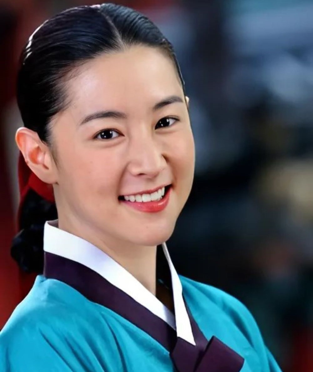 Ở tuổi 53, “quốc bảo nhan sắc” Hàn Quốc Lee Young Ae-473-1