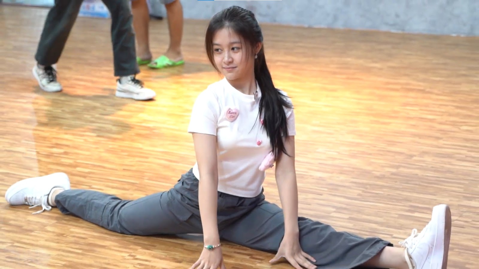 Lật Mặt 8: Vòng Tay Nắng với nhóm nhạc hợp thành những đứa trẻ nhiều ước mơ-1838-1