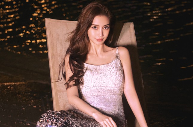 Angelababy đang ở trong tình thế khó khăn