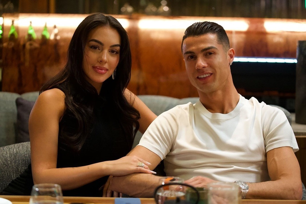 C. Ronaldo mất gần 10 năm để cầu hôn Georgina Rodriguez