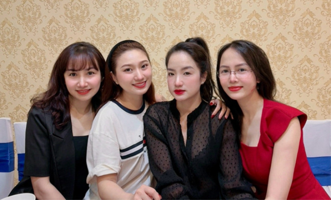 Cao Mỹ Kim hội ngộ cùng hội bạn thân là các nàng thơ tại Hà Nội