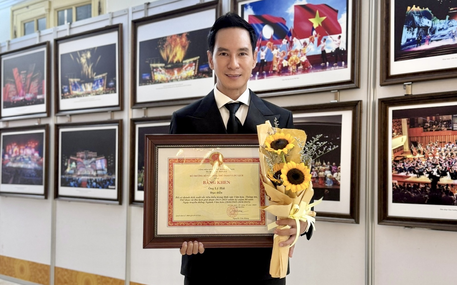 Đạo diễn Lý Hải vinh dự nhận bằng khen