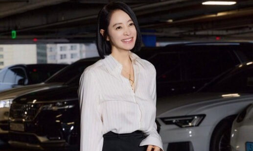 Kim Hye Soo gây sốt mạng xã hội vì ngoại hình không tuổi.