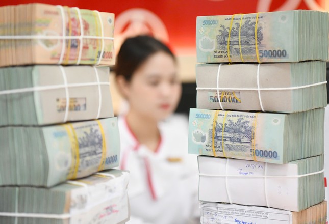 Lãi suất tăng và thêm nhiều quà tặng của ngân hàng dịp cuối năm
