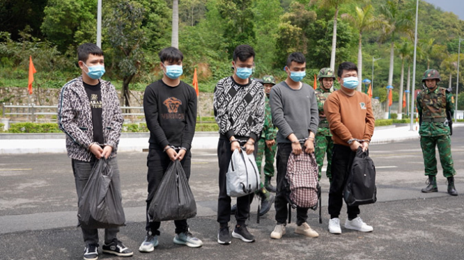 Nhập cảnh vào Việt Nam để thực hiện hành vi lừa đảo - 5 người Trung Quốc bị bắt