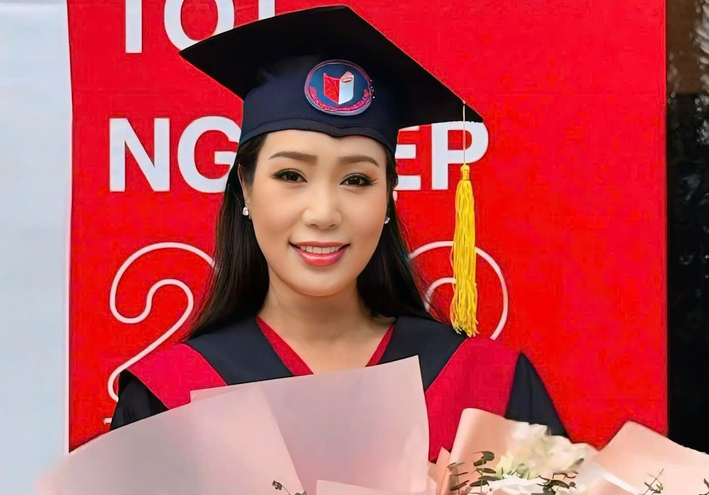 NSND Trịnh Kim Chi nhận bằng Thạc sĩ sau 2 năm đèn sách