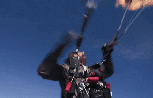 Tom Cruise thực hiện pha mạo hiểm lập Kỷ lục Guinness Thế giới