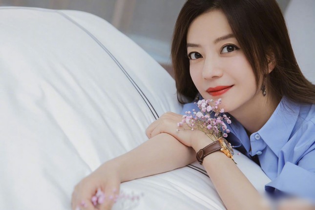 Triệu Vy bất ngờ trò chuyện với người hâm mộ