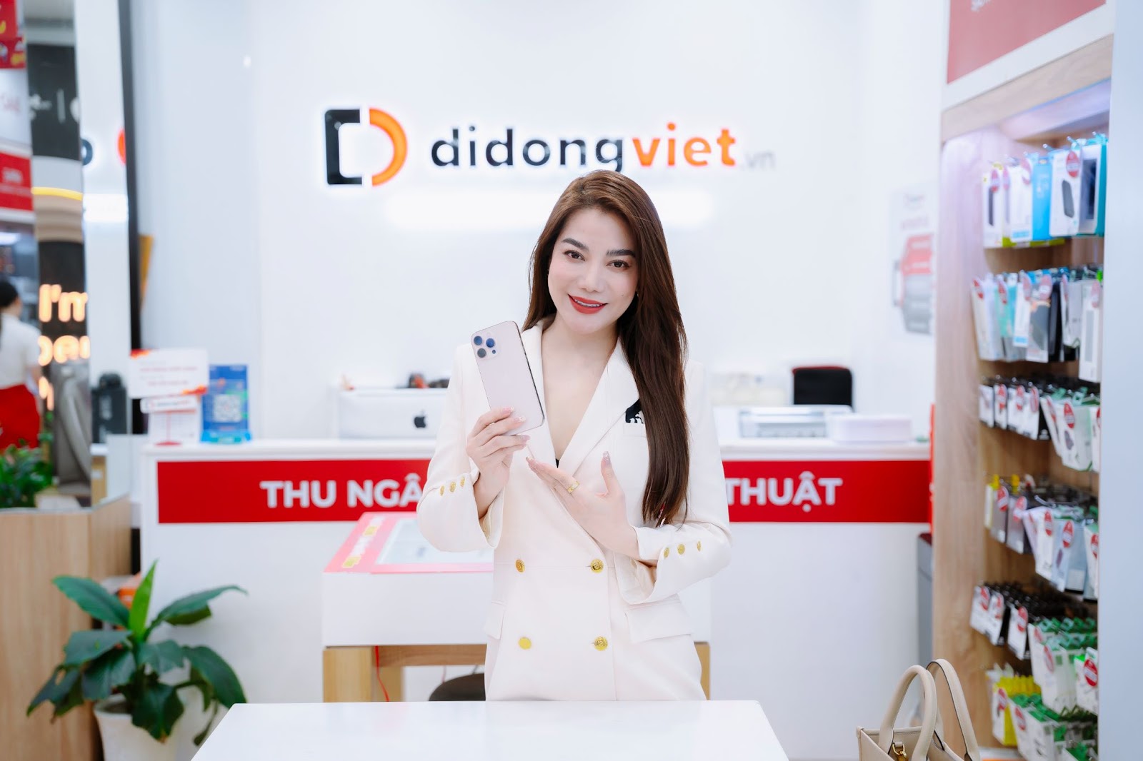 Trương Ngọc Ánh chỉ chọn Di Động Việt để lên đời công nghệ mới