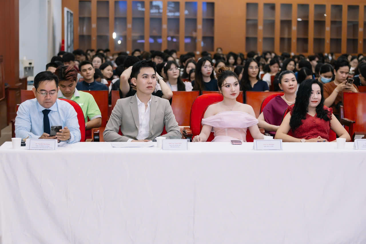 CEO Lê Phạm dự sự kiện tại trường Đại học Mở TP. Hồ Chí Minh-2