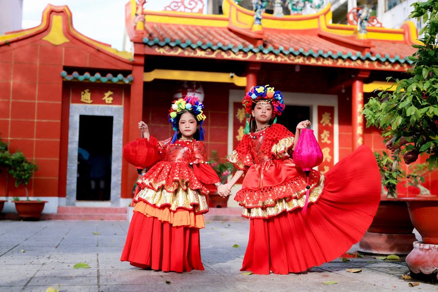 Giải Vàng Mẫu Nhí Bùi Hồng Hạnh và Tina Quỳnh Tâm nổi bật với BST của NTK Givan Trần-2