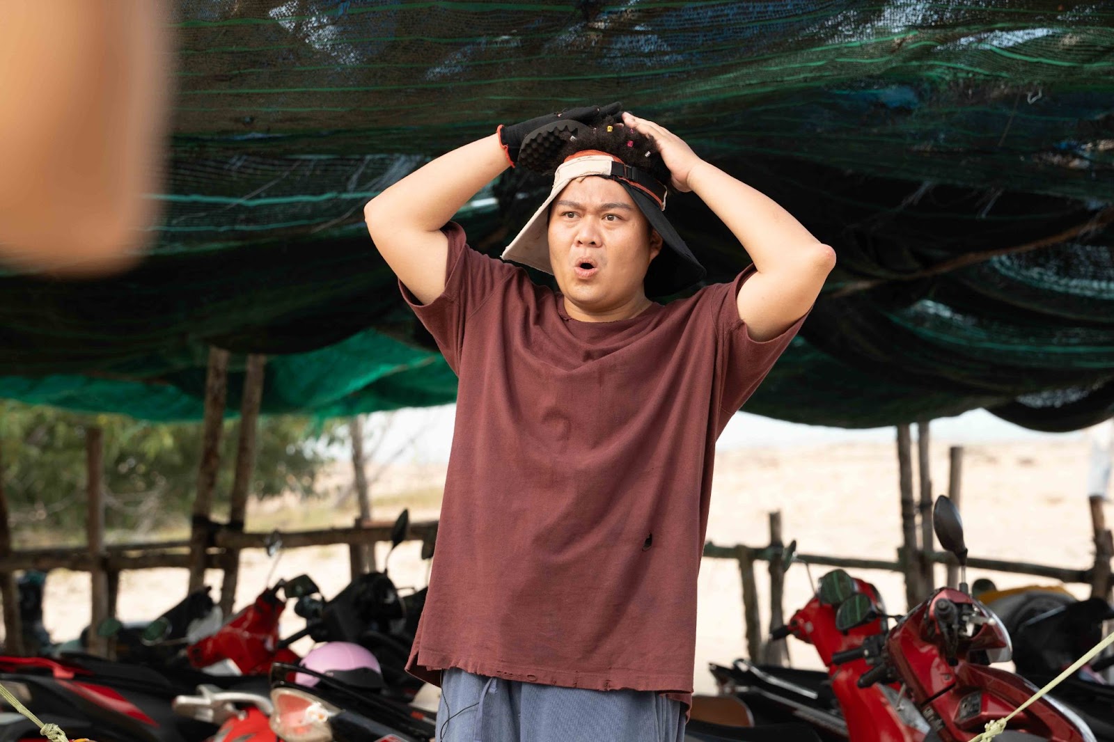 Lật Mặt 8: Vòng Tay Nắng với nhóm nhạc toàn năng-3