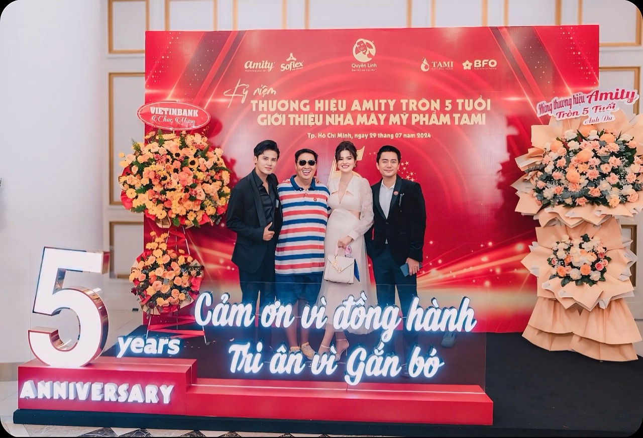 Lee Phương đắt show sự kiện với ngoại hình gợi cảm-1